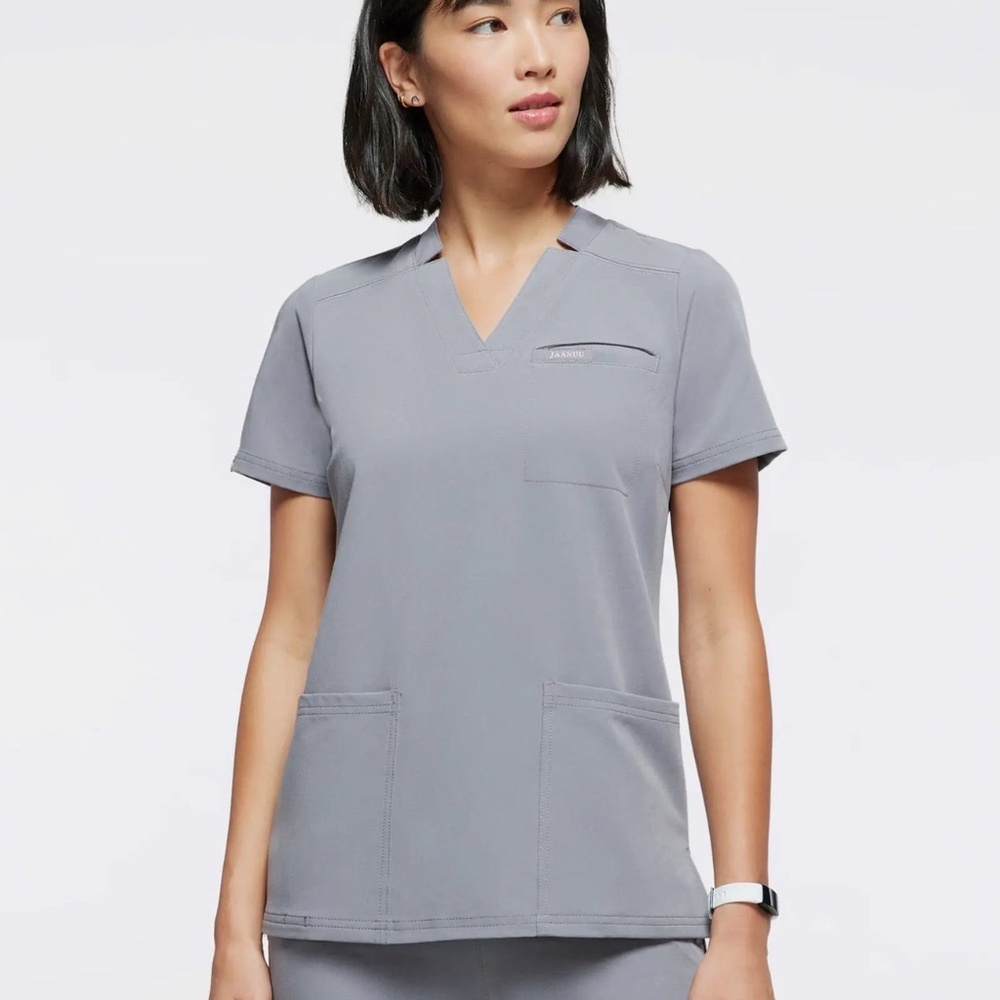 Jaanuu Women's 3-Pocket Scrub Top